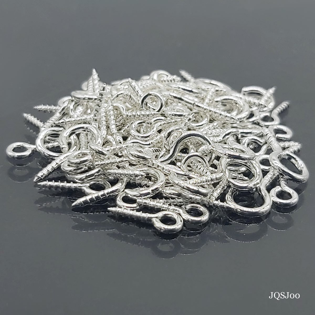 Gift To Love | Jewellery Q-Hooks | Color : Silver | Size : 10 Gm | Code : JQSJ00