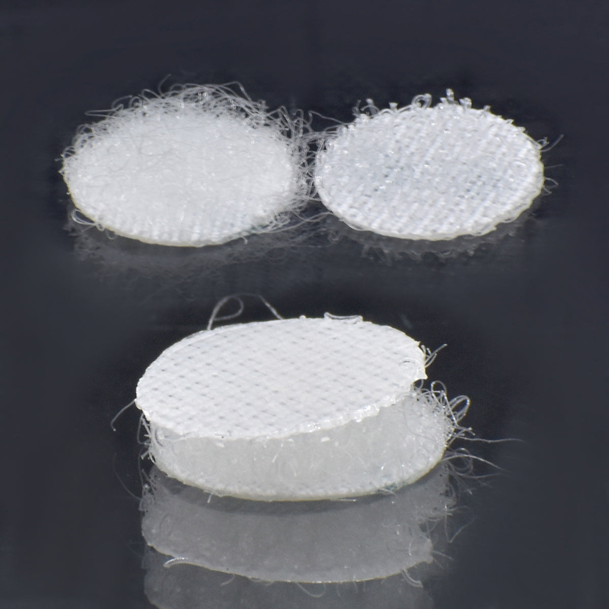 गिफ्ट टू लव | वेल्क्रो गोल | रंग : मिश्रित रंग | साइज़ : 13 X 13 Mm | नग : 24 नग | कोड : VR13MM